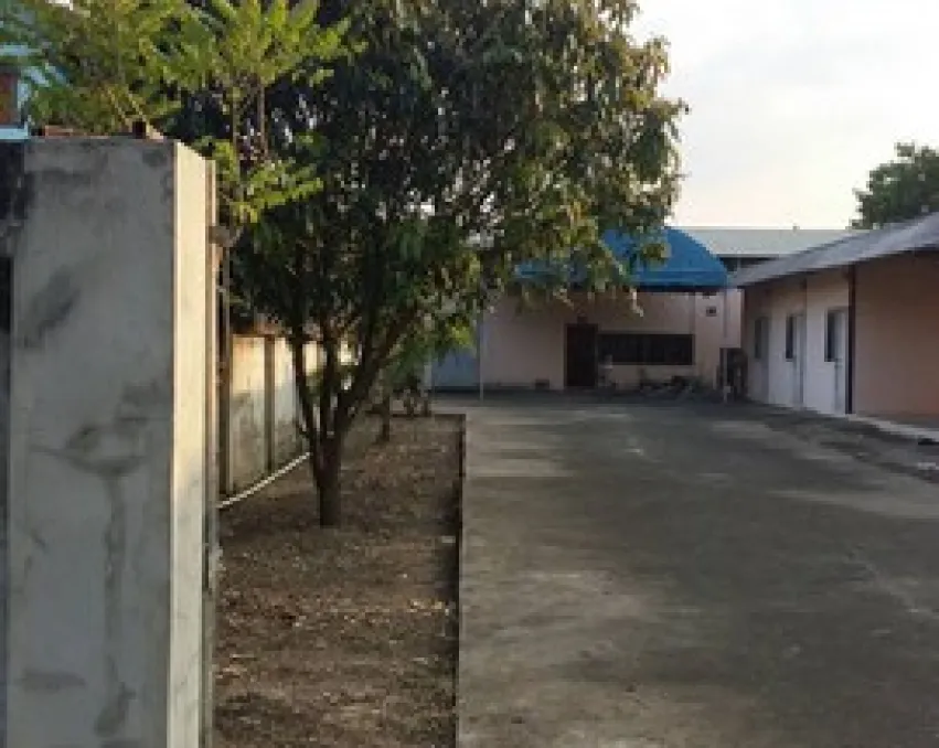 Sale ที่ดินพร้อมบ้านพัก 4 หลังและโกดังอีก 1 หลัง ขนาดที่ดิน 200 ตารางวา พื้นที่ใช้สอย 200 ตารางเมตร พุทธมณฑลสาย 3 ซอย 18 ซอยโรงเรียนคลองบางพรม หน้ากว้าง 15.99 เมตร ต้องรีโนเวท