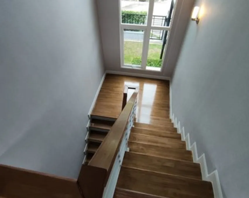 ขายบ้านเดี่ยว 2 ชั้น The City ปิ่นเกล้า สาย 4 เนื้อที่ 111.1 ตรว. พื้นที่ใช้สอย 215 ตรม. 4 ห้องนอน 3 ห้องน้ำ บ้านหลังมุม ติดสวน ที่จอดรถ 2 คัน บ้านหันหน้าทางทิศใต้ พร้อมเฟอร์นิเจอร์ พร้อมเข้าอยู่