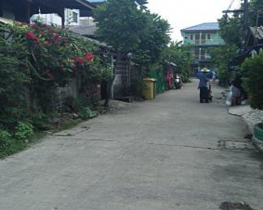 ขายที่ดินพร้อมสิ่งปลูกสร้าง ในหมู่บ้าน ห่างจากถนนใหญ่ 500 ม. ถนนเทพารักษ์-ตลาดหนามแดง