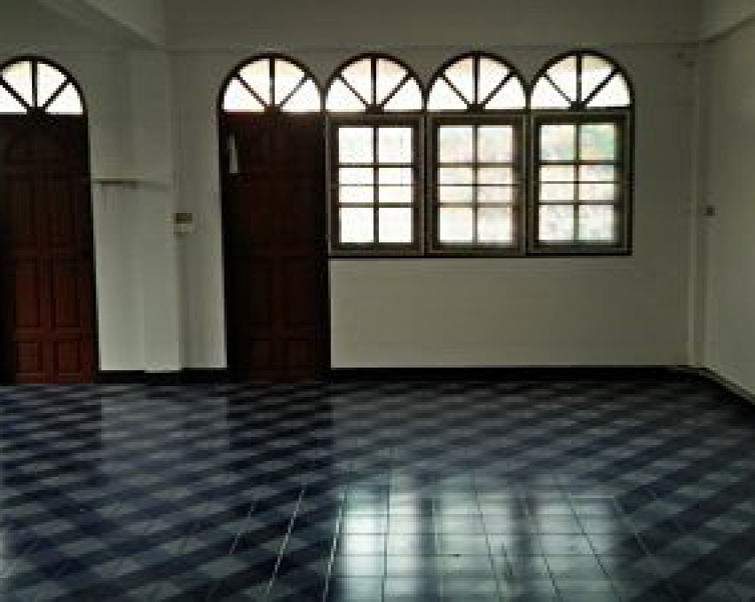 Town House 3 storey area 360sqm. near Main Rd for rent at Prawet