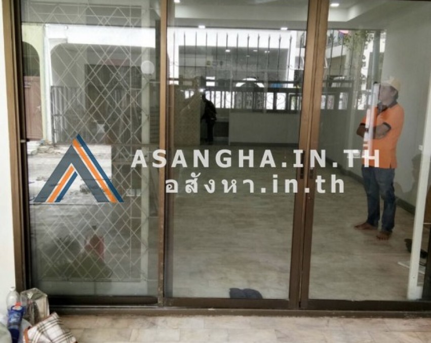 ให้เช่าบ้านทาวเฮาส์สภาพดีพร้อมเข้าอยู่ สุขุมวิท 39 ใกล้บีทีเอสพร้อมพงศ์และทองหล่อ